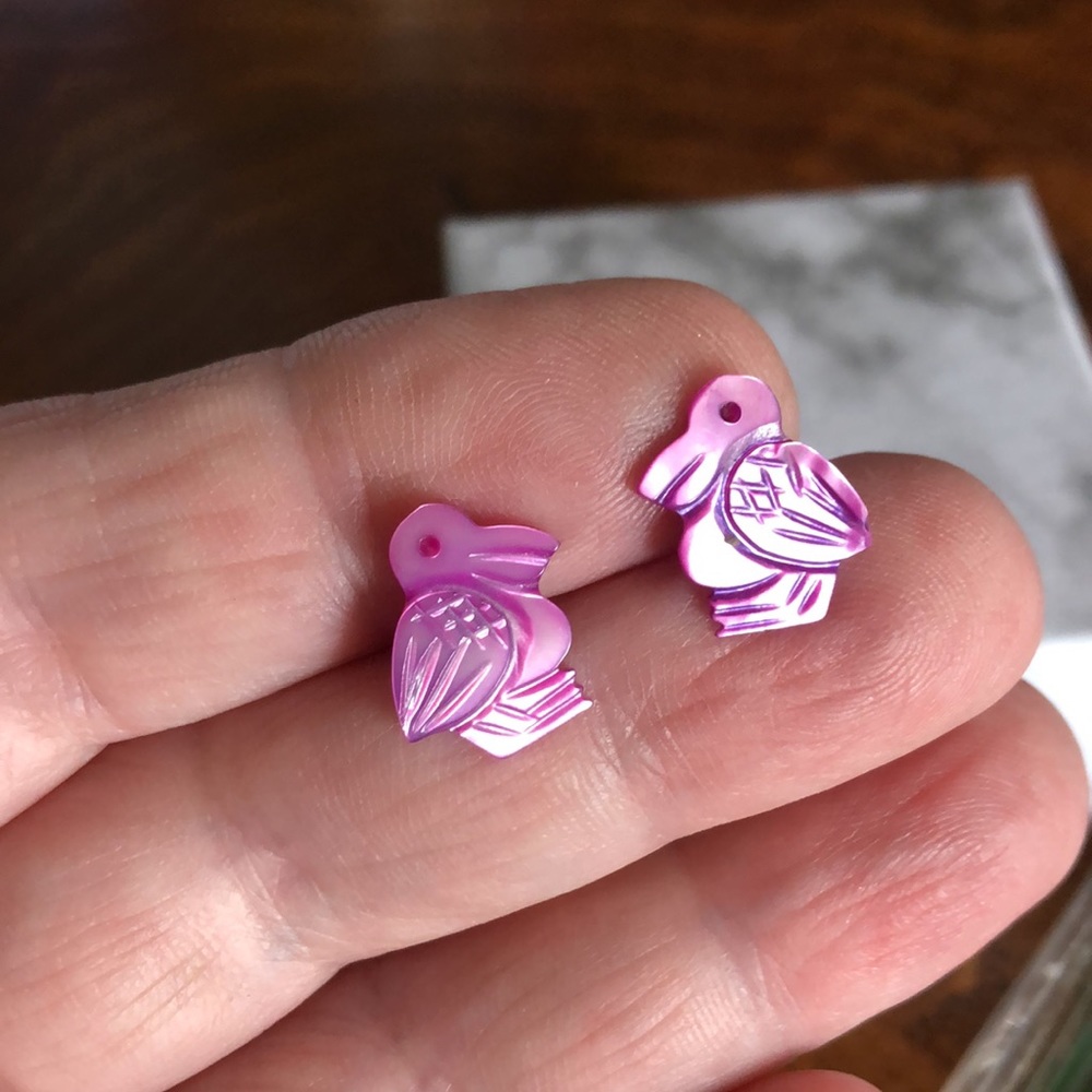 Handmade violet carved shell pelican pierced earrings - Picture 6 of 7